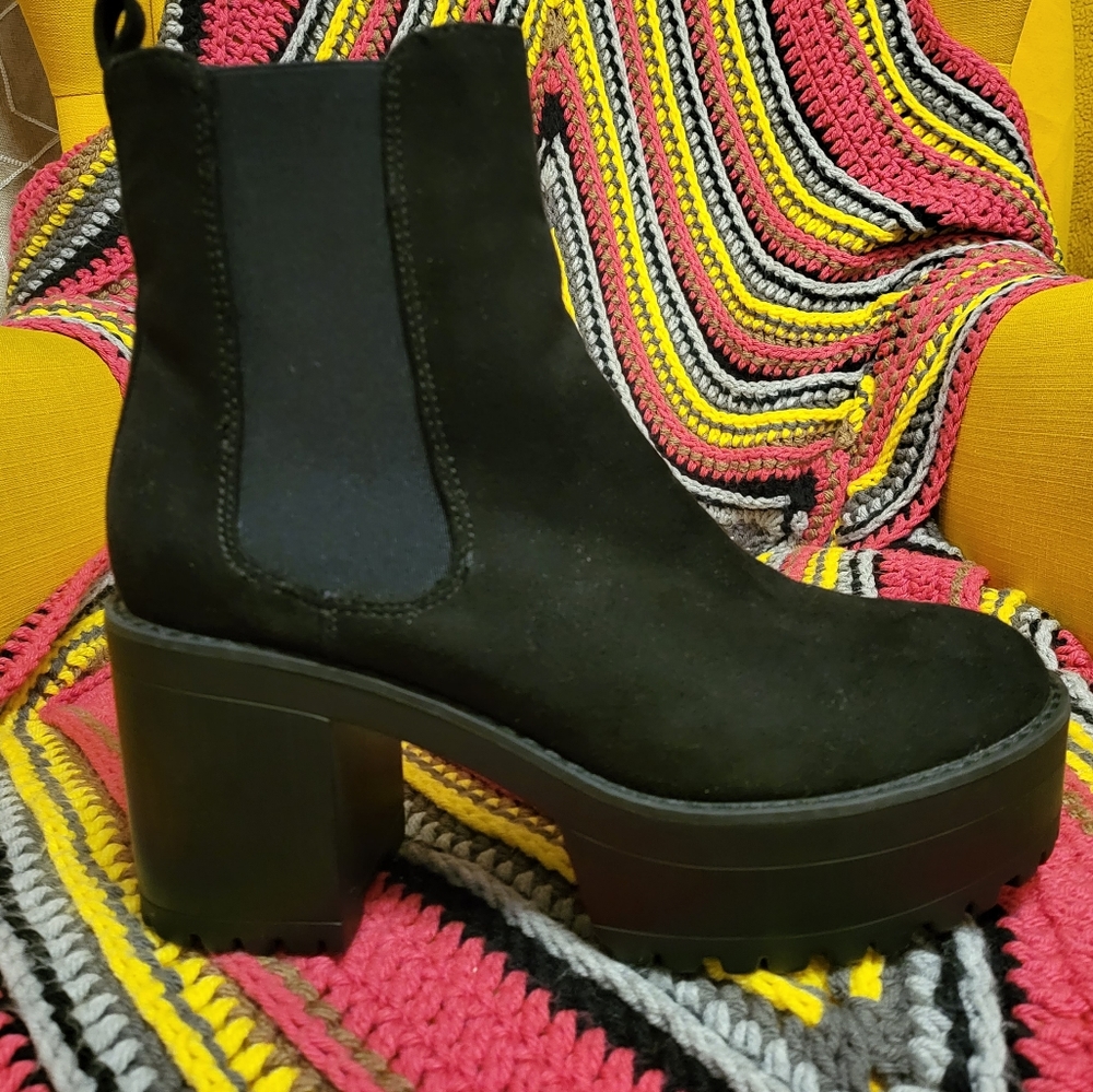 Even&odd suede boots